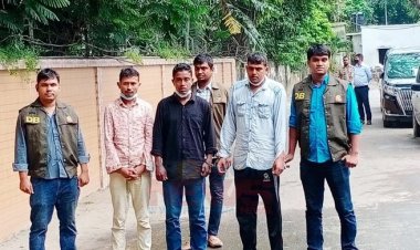 এটিএম বুথের টাকা লুট করে জুয়া খেলে তারা