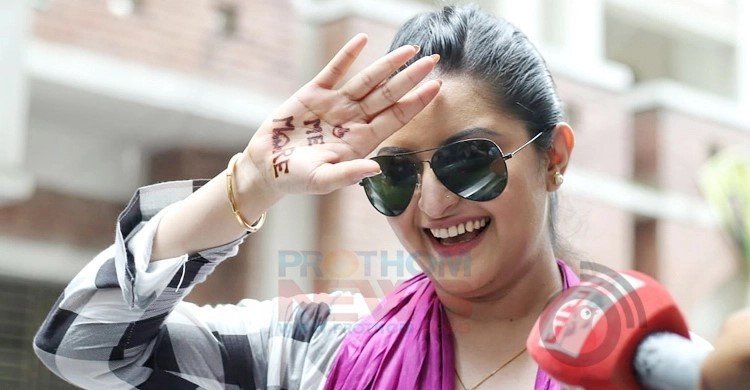 চিত্রনায়িকা পরীমনি আদালতে