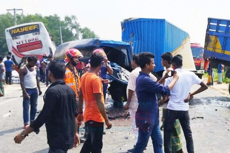 টাঙ্গাইলে ট্রাক-কাভার্ডভ্যান মুখোমুখি সংঘর্ষে নিহত ৩