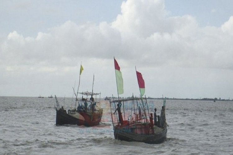 বঙ্গোপসাগরে ট্রলারডুবি: নিখোঁজ ৩ জেলের মরদেহ উদ্ধার