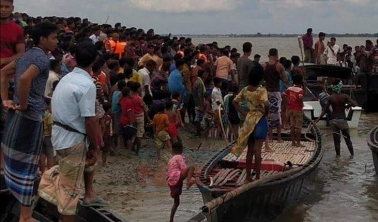 পদ্মায় নৌকাডুবি: জীবিত উদ্ধার ৩৬, নিখোঁজ ৮