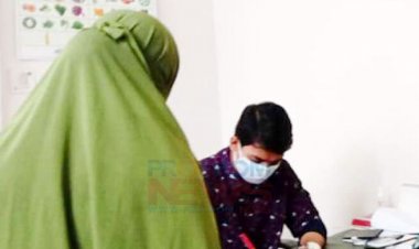  স্ত্রী থাকেন ঘরে, তার হয়ে রোগী দেখেন স্বামী