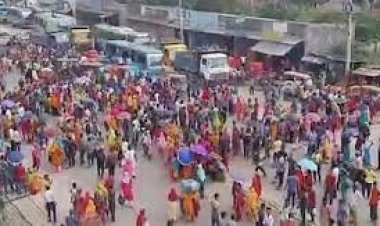 কারখানা বন্ধের ঘোষণা, গাজীপুরে শ্রমিকদের সড়ক অবরোধ