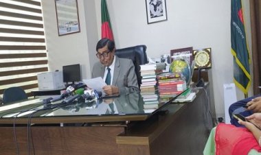 অন্ধকার ঘরে একটি কালো বিড়ালের মতো গণতন্ত্রকে খুঁজে ফিরি: ইসি মাহবুব