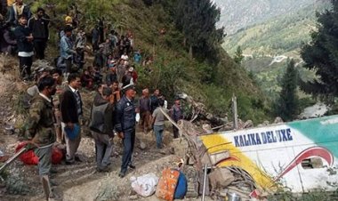 নেপালে যাত্রীবাহী বাস খাদে পড়ে নিহত ৩২