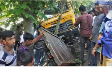 পাবনায় ট্রাকের সংঘর্ষে নিহত ৩