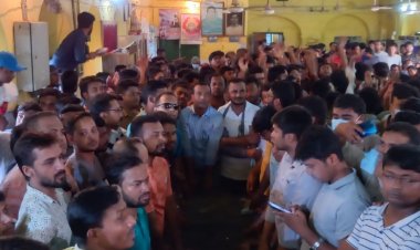 ঢাবি ক্যাম্পাস খোলার প্রথমদিনেই ছাত্রদলকে মধুতে প্রবেশে বাধা ছাত্রলীগের