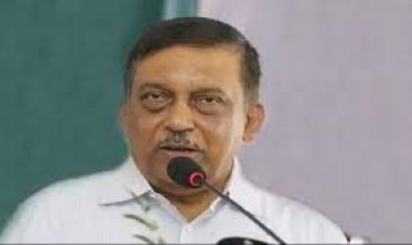 মুরাদ বিদেশে যাবেন না দেশে থাকবেন, সেটা তার ব্যাপার: স্বরাষ্ট্রমন্ত্রী