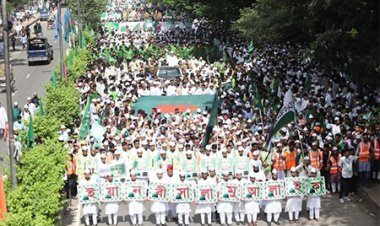 রাজধানীতে ঈদে মিলাদুন্নবীর র‌্যালিতে মানুষের ঢল