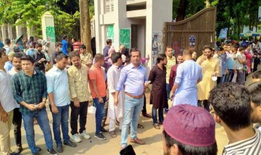 ঢাবি ‘গ’ ইউনিটের ভর্তি পরীক্ষার্থীদের ঢাবি ছাত্রদলের কলম দিয়ে শুভেচ্ছা