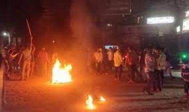 কক্সবাজারে মেয়রের বিরুদ্ধে মামলা, প্রতিবাদে সড়ক অবরোধ, বিক্ষোভ