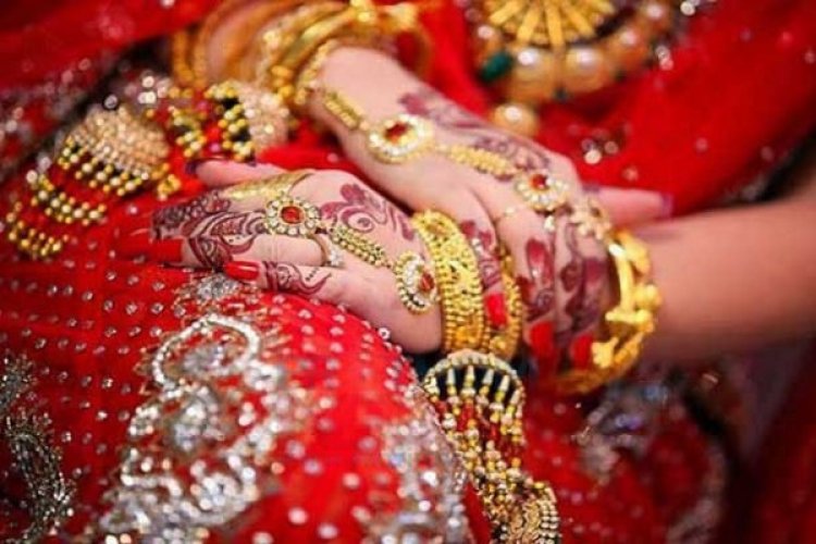 বিয়ের ৫ মাস পর ঘরে মিলল নারী শ্রমিকের ঝুলন্ত লাশ