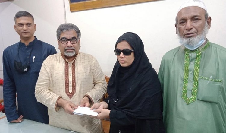 হামলায় অন্ধ মেরী বেগমকে সহায়তা করল বিএনপি