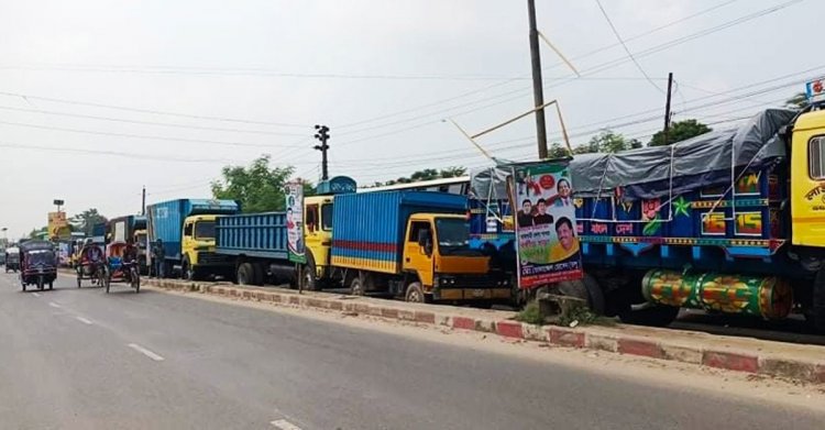 দৌলতদিয়ায় ফেরি পারের অপেক্ষায় ৮০০ যানবাহন