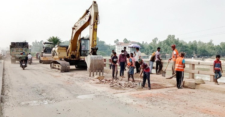 সিরাজগঞ্জে মহাসড়কে ৪০ কিলোমিটার যানজট