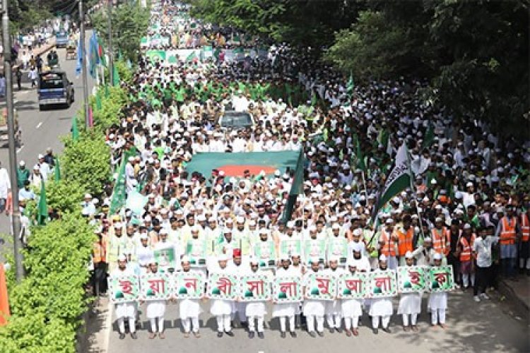 রাজধানীতে ঈদে মিলাদুন্নবীর র্যালিতে মানুষের ঢল