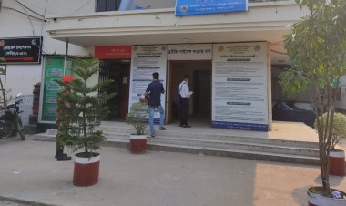 বিআরটিএ’তে দালালচক্র: আনসার সদস্য  মাজেদকে হাতেনাতে ধরলেন সচিব