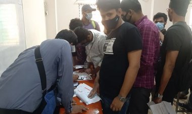 কাকলি হাইস্কুলে টিকাদানে জটিলতা