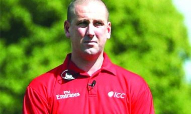 পুরো আসর থেকেই সরিয়ে দেয়া হলো ইংলিশ আম্পায়ারকে