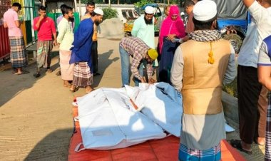 শ্রীপুরে পিকআপ চাপায় তিনজন নিহত