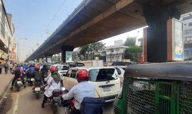 প্রাইভেটকার-মোটরসাইকেল-রিকশার দখলে রাজধানীর সড়ক