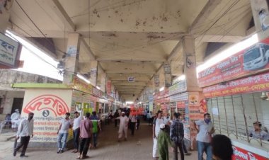 গাবতলী বাস কাউন্টারে যে যেভাবে পারছে ভাড়া নিচ্ছে