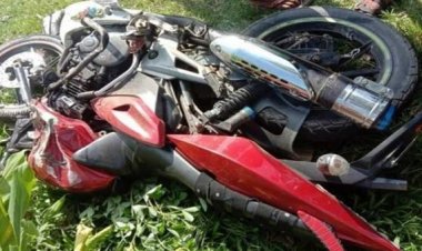 মোটরসাইকেল নিয়ন্ত্রণ হা‌রি‌য়ে প্রাণ গেল ৩ কি‌শোরের