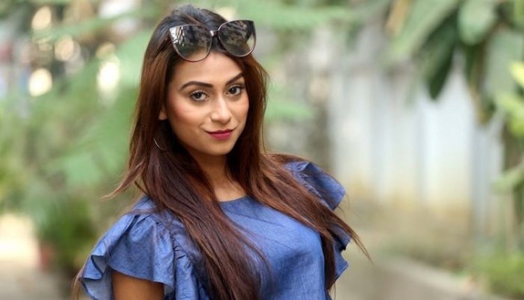 অভিনয় করে আলোচনায় নাইরুজ সিফাত