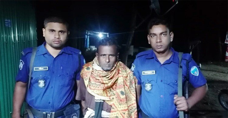 গাছ কাটা নিয়ে বিরোধে গৃহবধূকে কুপিয়ে হত্যা, আটক ১