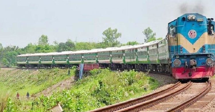 ট্রেনে ভাড়া আপাতত বাড়ছে না : রেলমন্ত্রী
