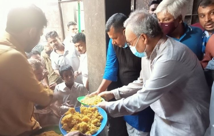 খালেদা জিয়ার সুস্থতা কামনায় দুস্থদের খাবার প্রদান