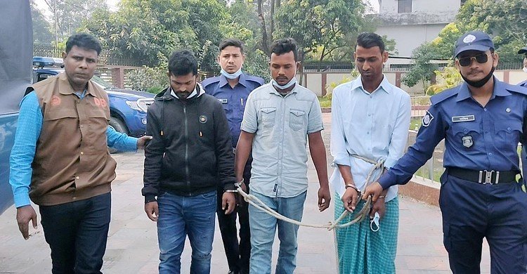 মুন্সিগঞ্জে প্রকাশ্যে কুপিয়ে হত্যার ঘটনায় গ্রেফতার ৩