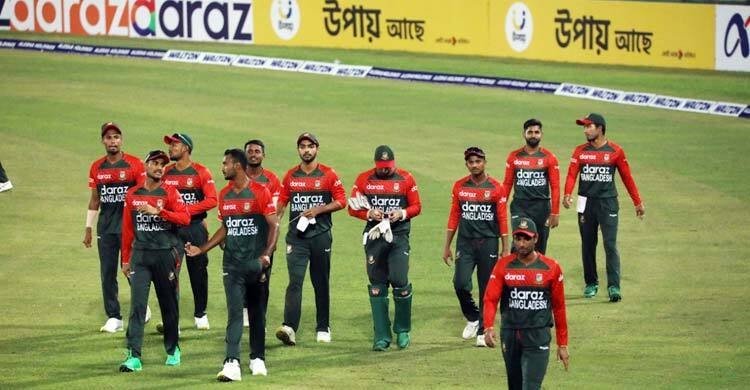ব্যাটিংয়ের ক্ষত সারাতে বোলিংয়ে প্রলেপ দিচ্ছে বাংলাদেশ