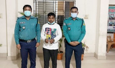 ছাত্রলীগ নেতা কারখানায় এসে  ২ লাখ টাকা চাঁদা দাবি করে  আটক