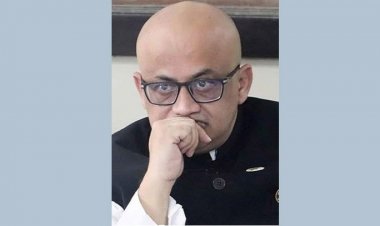 কানাডায় ঢুকতে পারলেন না মুরাদ