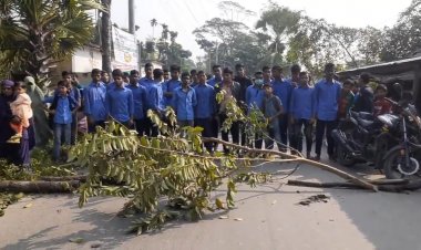 কক্সবাজার বিমানবন্দরে আটকা পড়া চার যাত্রীকে লিফটের দরজা ভেঙে উদ্ধার