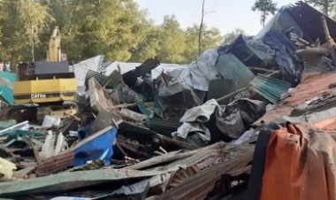 আমার দোকান ভেঙে দিছে, এটাই আমার অবলম্বন ছিল