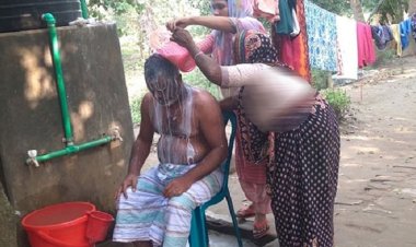 বিপুল ভোটে চেয়ারম্যান, দুধ দিয়ে গোসল করালেন সমর্থকরা