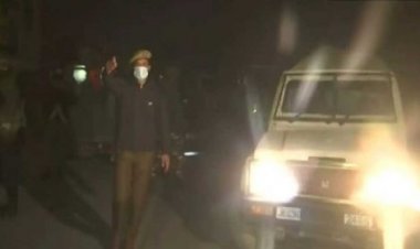 কাশ্মিরে ভারতীয় পুলিশ বাসে ভয়াবহ হামলা