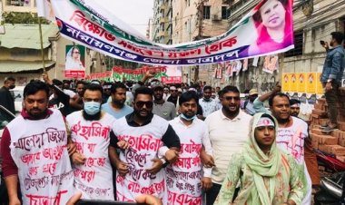 কাফনের কাপড় পরে নারায়ণগঞ্জ জেলা ছাত্রদলের শো-ডাউন