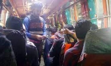 শৃঙ্খলা ফেরেনি বাসে, ভাড়া নিয়ে বাগবিতণ্ডা চলছেই