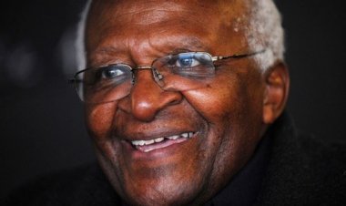 শান্তিতে নোবেলজয়ী আর্চবিশপ ডেসমন্ড টুটু মারা গেছেন