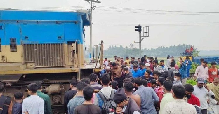 ট্রেনের ধাক্কায় অটোরিকশার ১ যাত্রী নিহত