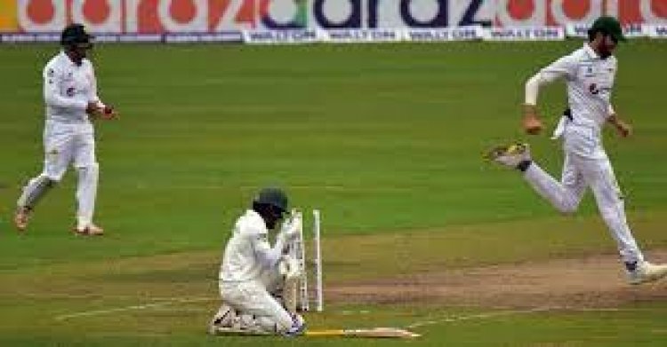 একে একে ছয় উইকেটের পতন