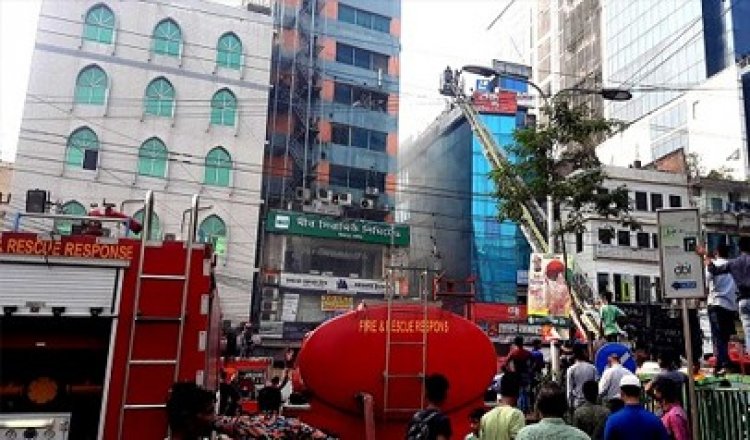 বাংলামোটরে আরকে টাওয়ারের আগুন নিয়ন্ত্রণে