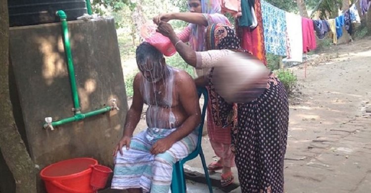 বিপুল ভোটে চেয়ারম্যান, দুধ দিয়ে গোসল করালেন সমর্থকরা