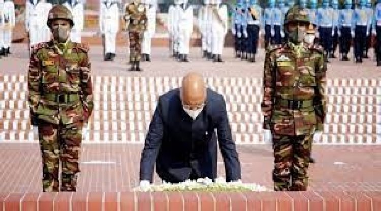 জাতীয় স্মৃতিসৌধে ভারতের রাষ্ট্রপতির শ্রদ্ধা