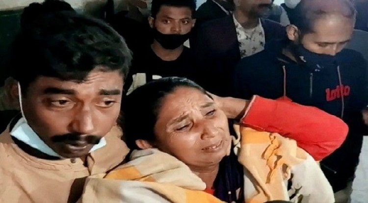 মাশরাফির কাছে অভিযোগ করায় বৃদ্ধ নারীকে মারধর