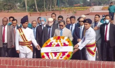 জাতীয় স্মৃতিসৌধে প্রধান বিচারপতির শ্রদ্ধা