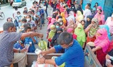  টিসিবির পণ্য সংগ্রহে উপচেপড়া ভিড়